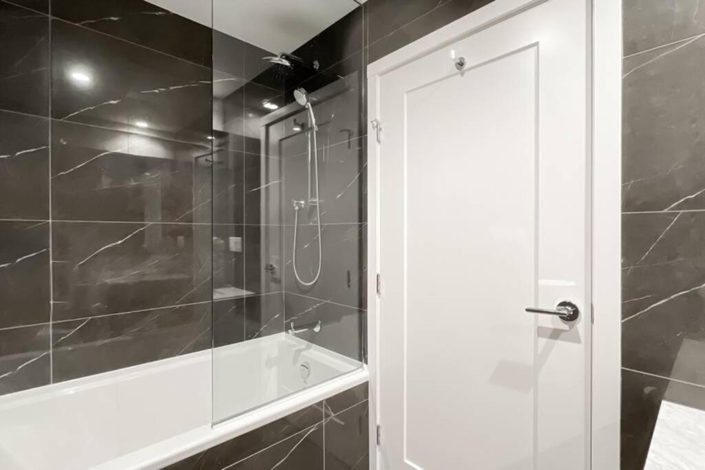 Spacious New Apartment With Working Space@Oakridge Vancouver Exteriér fotografie