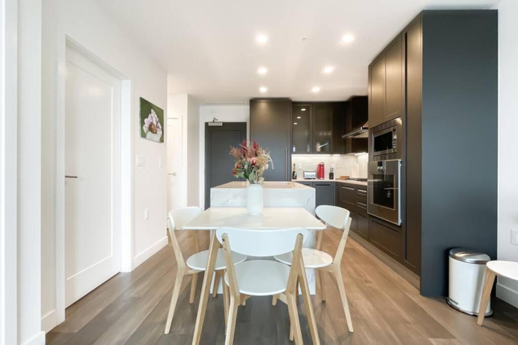 Spacious New Apartment With Working Space@Oakridge Vancouver Exteriér fotografie
