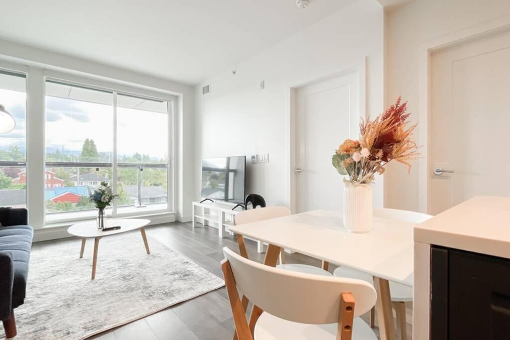 Spacious New Apartment With Working Space@Oakridge Vancouver Exteriér fotografie