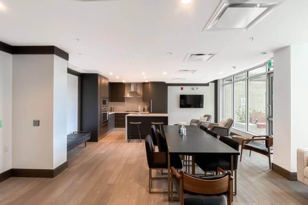 Spacious New Apartment With Working Space@Oakridge Vancouver Exteriér fotografie